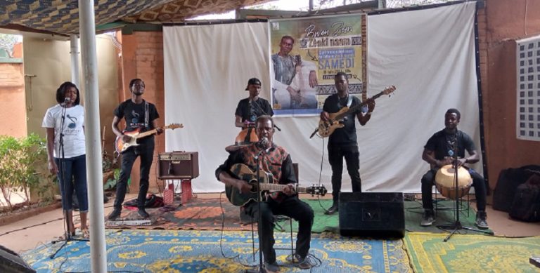 Burkina Faso : Après 43 ans de silence,  Bwen Zem revient sur la scène musicale